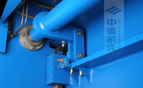 ZDPK-8025配有中德公司最新型扭軸同步裝置，強(qiáng)度高，能調(diào)節(jié)，專利技術(shù).jpg