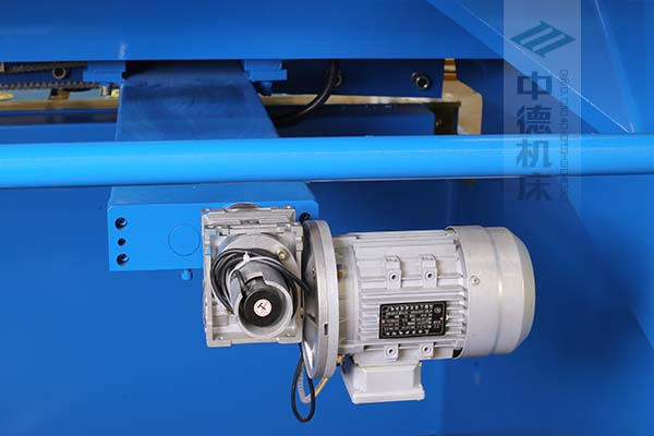ZDS-1632后擋料AC電機與減速器一體，故障少，速度快.jpg
