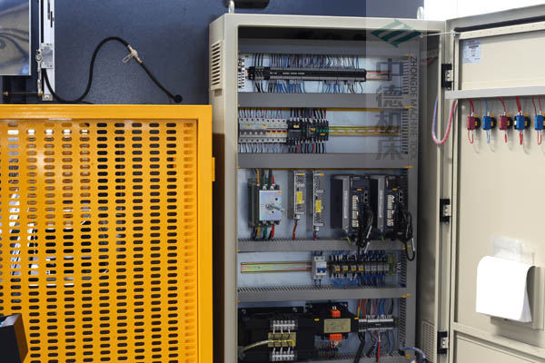 ZDPE8025-ESTUN原廠適配電氣箱總成，抗干擾能力強，電氣運行穩(wěn)定.jpg